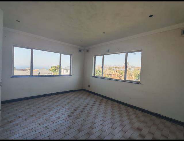 5 BEDROOM FREESTANDING FOR SALE IN TONGAAT BEACH